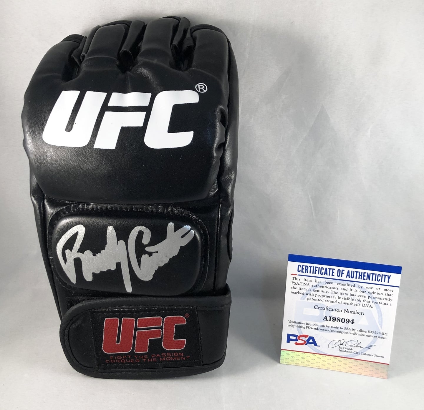 Randy Couture Signed UFC MMA Glove PSA/DNA