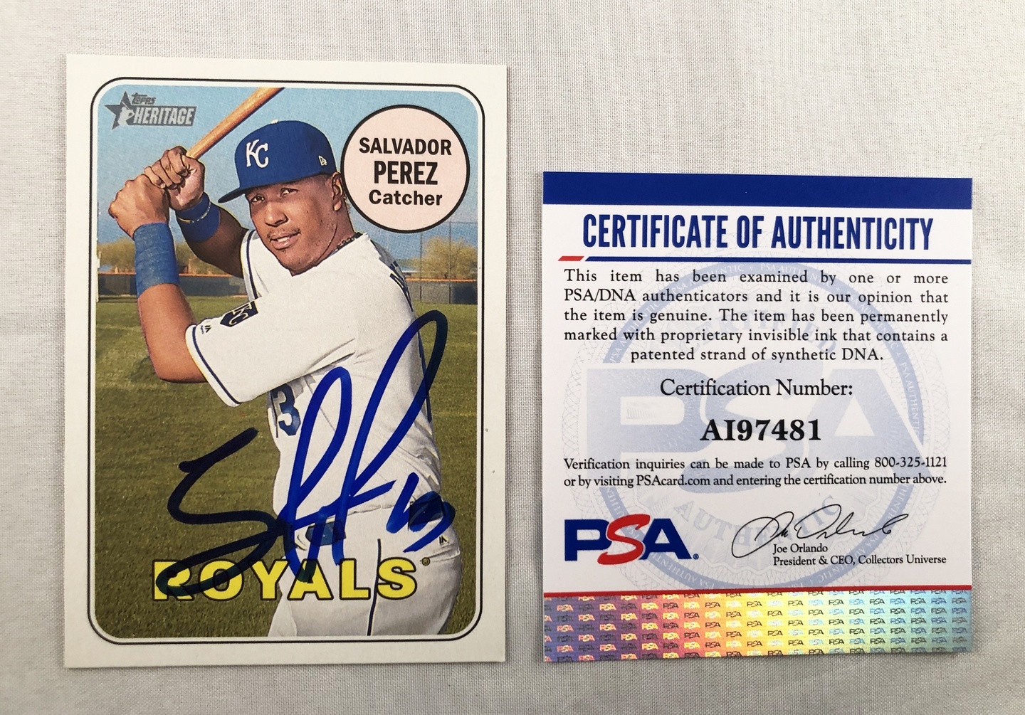 Kansas City Royals Salvador Perez Signed Trading Card 2018 Topps Heritage #101 PSA/DNA