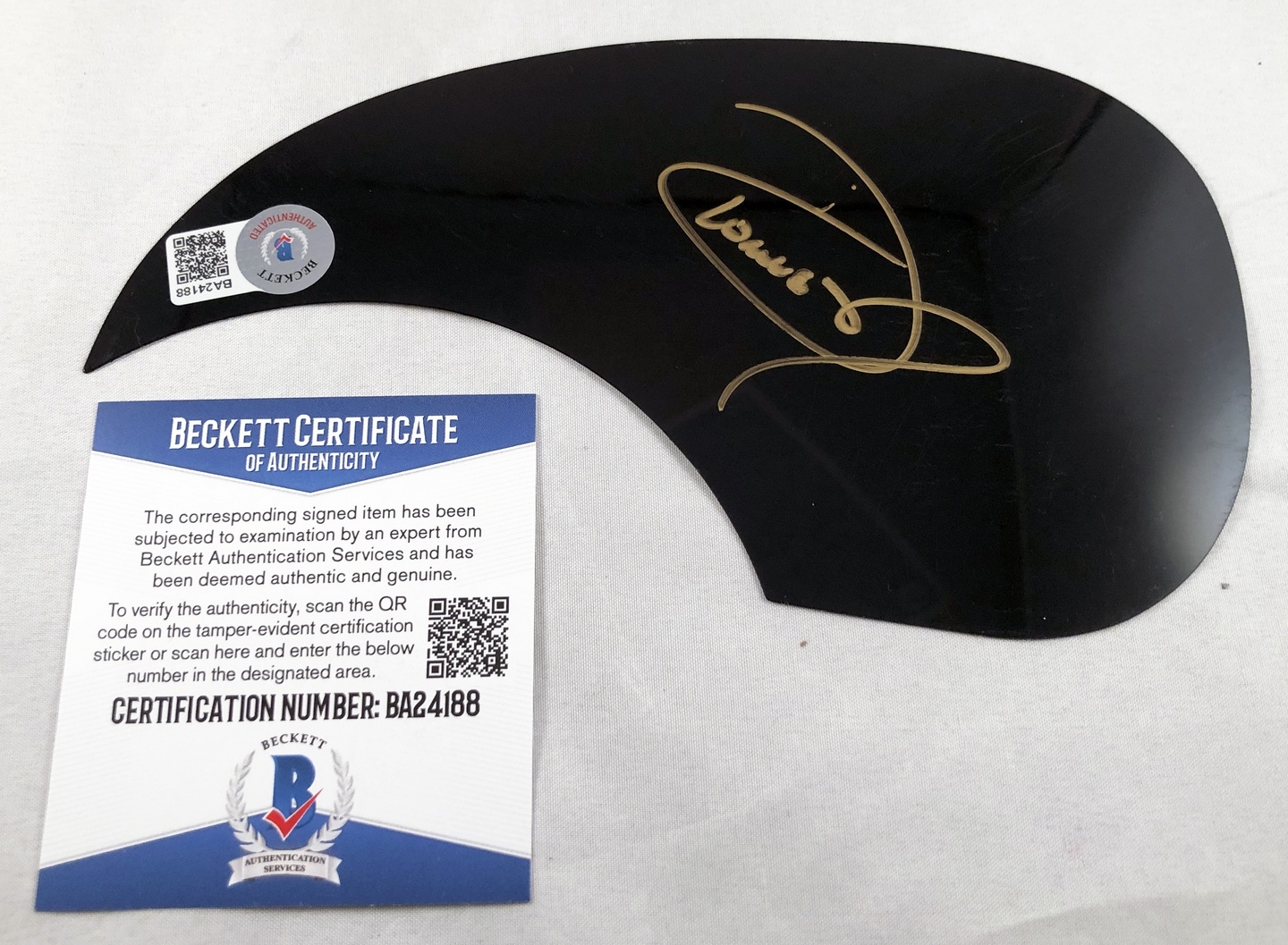 Dionne Warwick Signed Acoustic Pickguard Beckett BAS