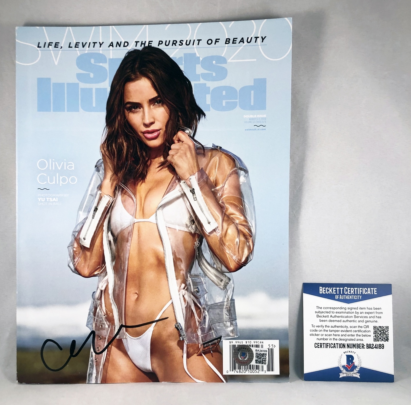 Olivia Culpo Signed 2020 SI Swimsuit Magazine Issue Beckett BAS