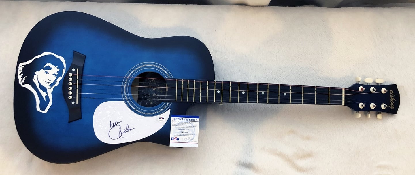 Reba McEntire Signed Guitar PSA/DNA Superstar Country Singer