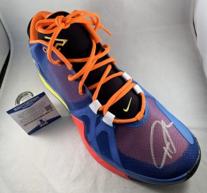 Giannis Antetokounmpo Signed Shoe Beckett BAS Nike Zoom Freak 1