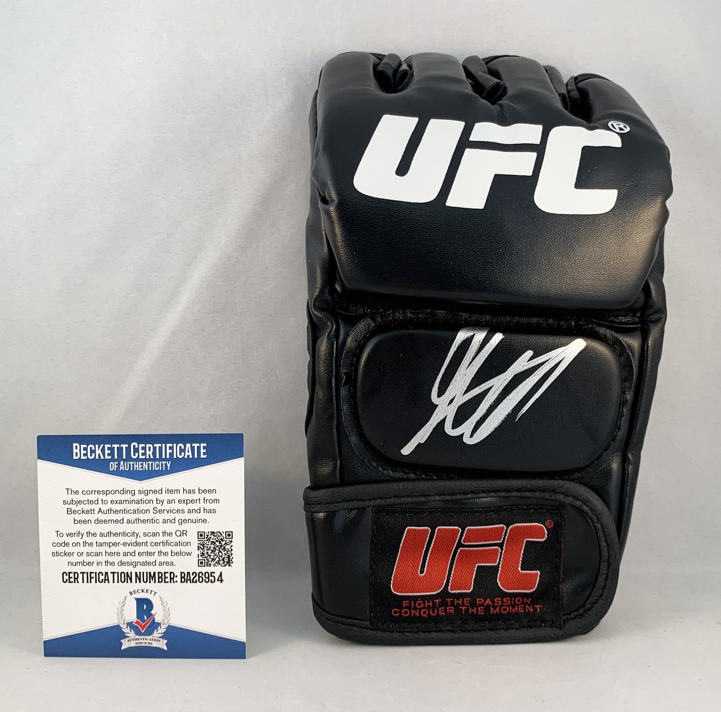 Georges St-Pierre Signed MMA Glove UFC Beckett BAS