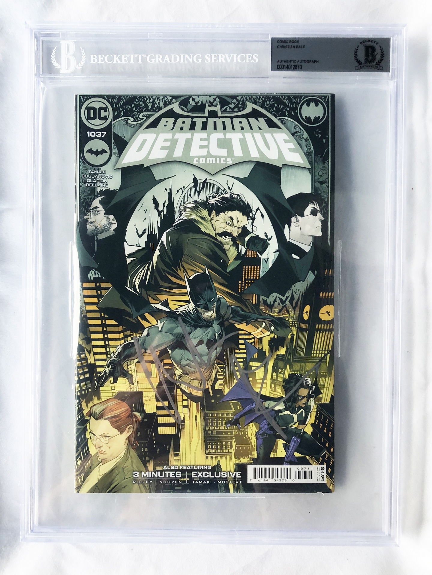 Christian Bale Signed Comic Book Beckett BAS DC Batman 5