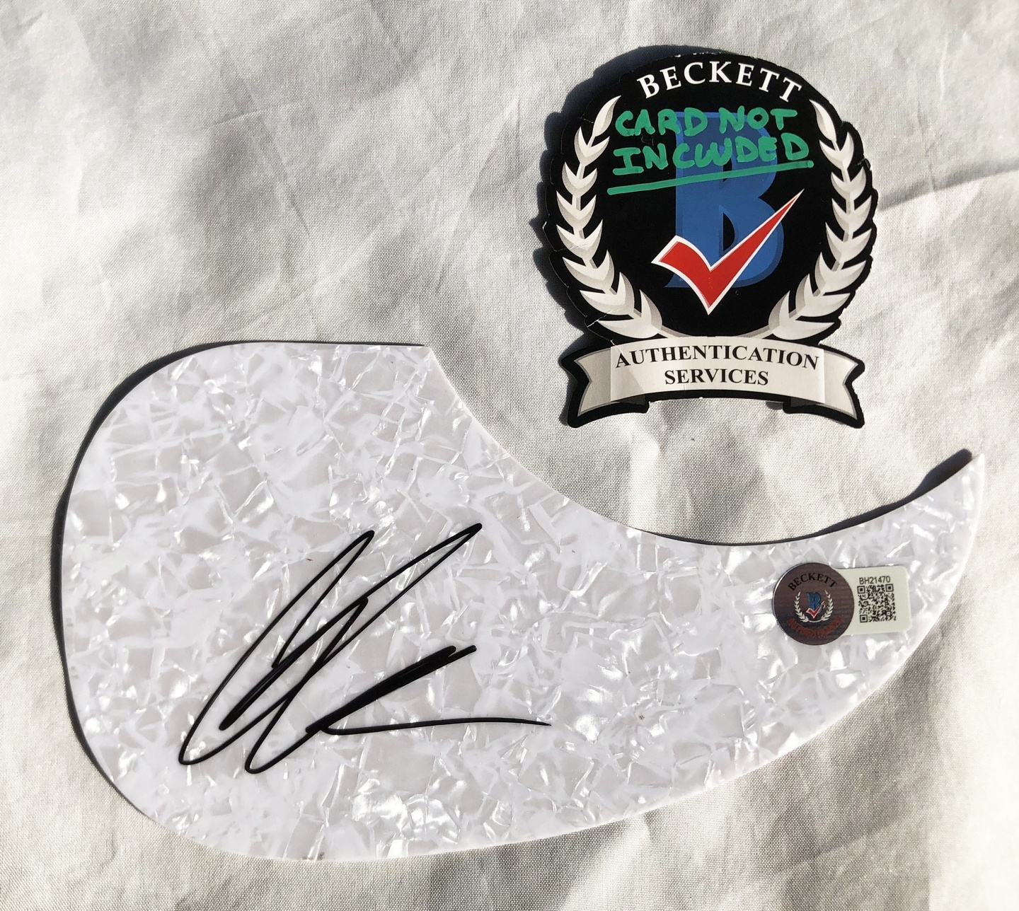 Chris Lane Signed Acoustic Pickguard Beckett BAS 4