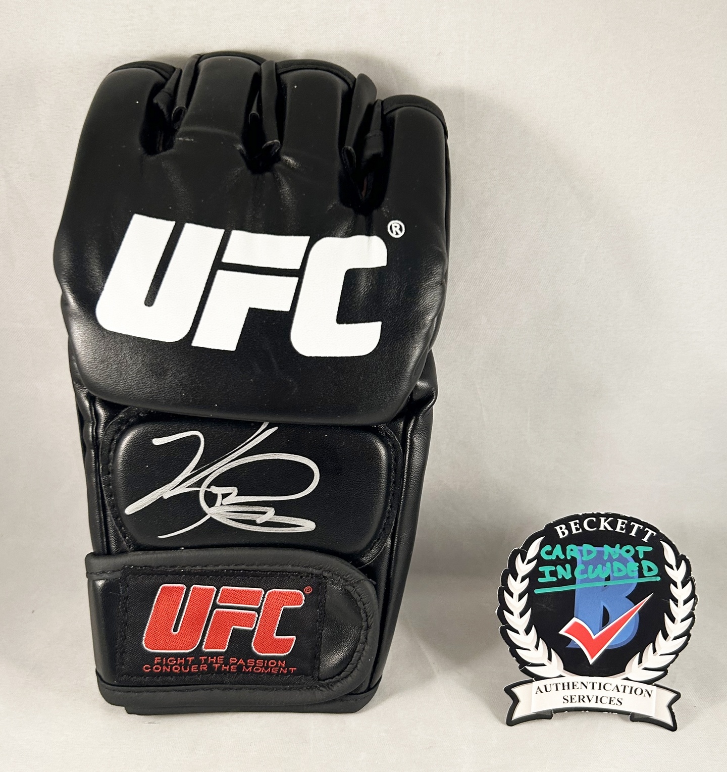 Kelvin Gastelum Signed UFC Glove Beckett BAS