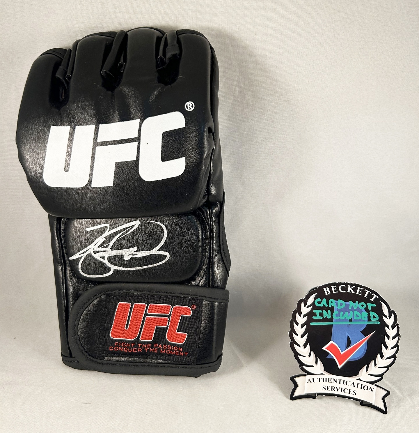 Kelvin Gastelum Signed UFC Glove Beckett BAS 1