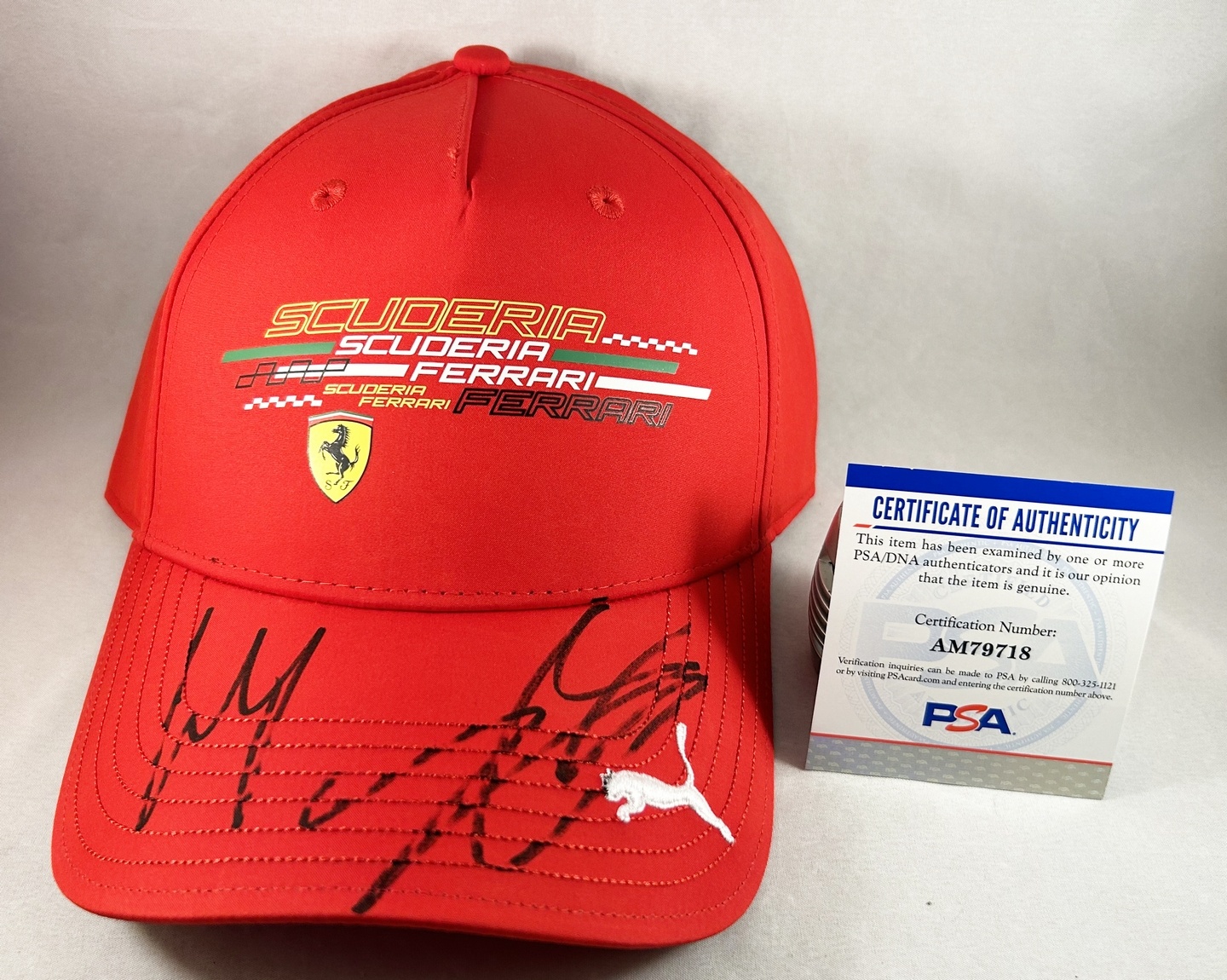 Mini Casque de F1 Formule 1 de la Scuderia Ferrari 2025 1:2 signé par Charles Leclerc | LCS