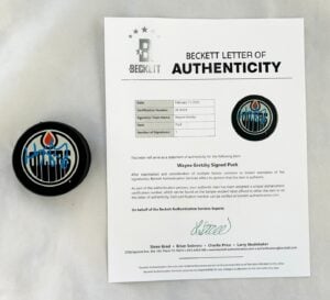 Wayne Gretzky Signed Hockey Puck Edmonton Oilers Beckett BAS 1