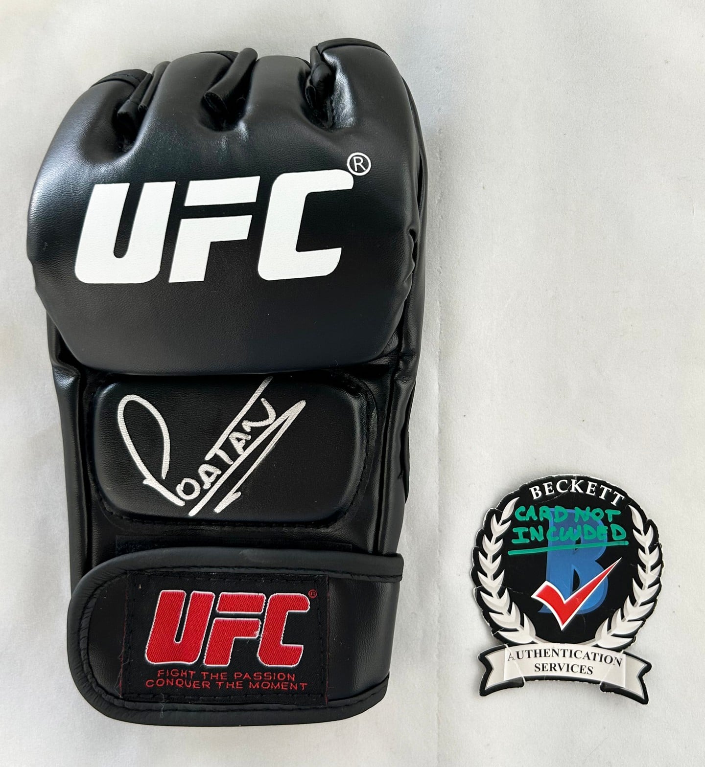 Alex Pereira Signed UFC Glove MMA Poatan Beckett BAS 5