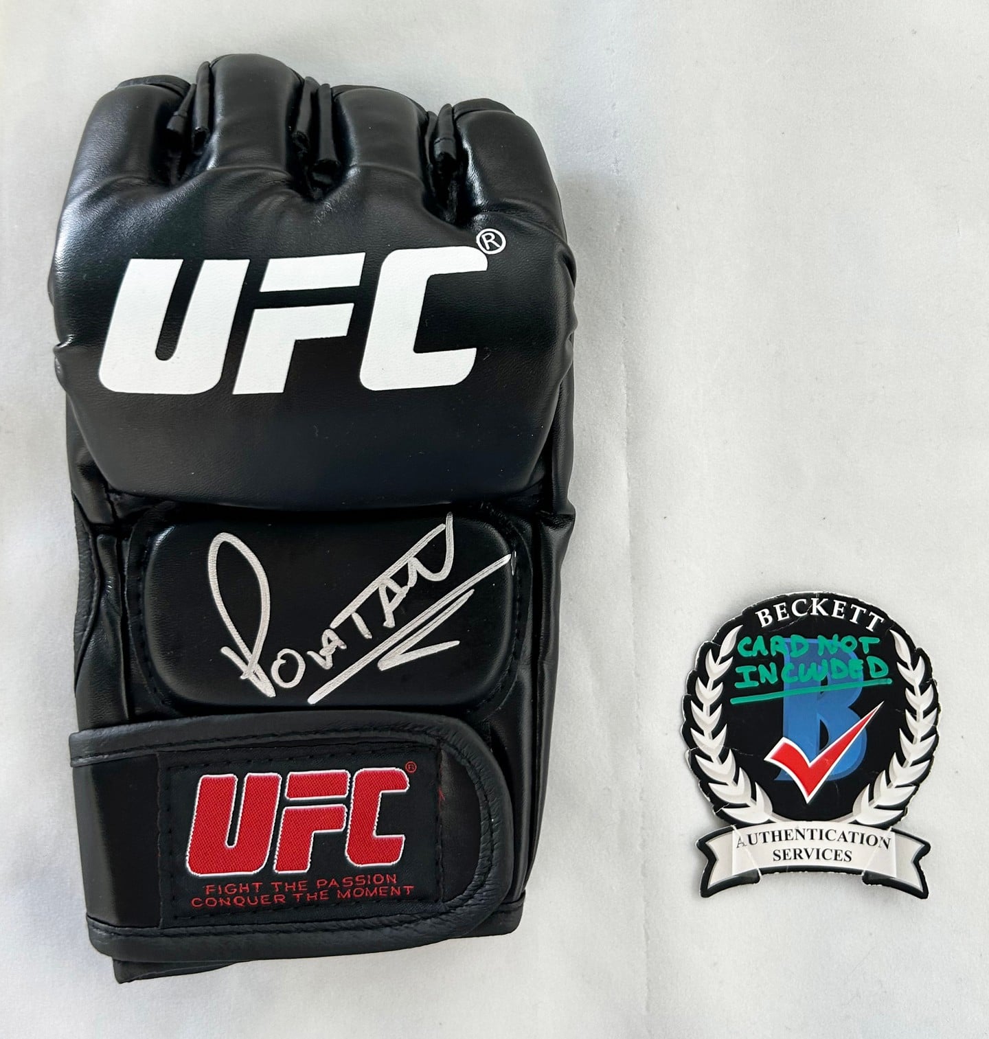 Alex Pereira Signed UFC Glove MMA Poatan Beckett BAS 6