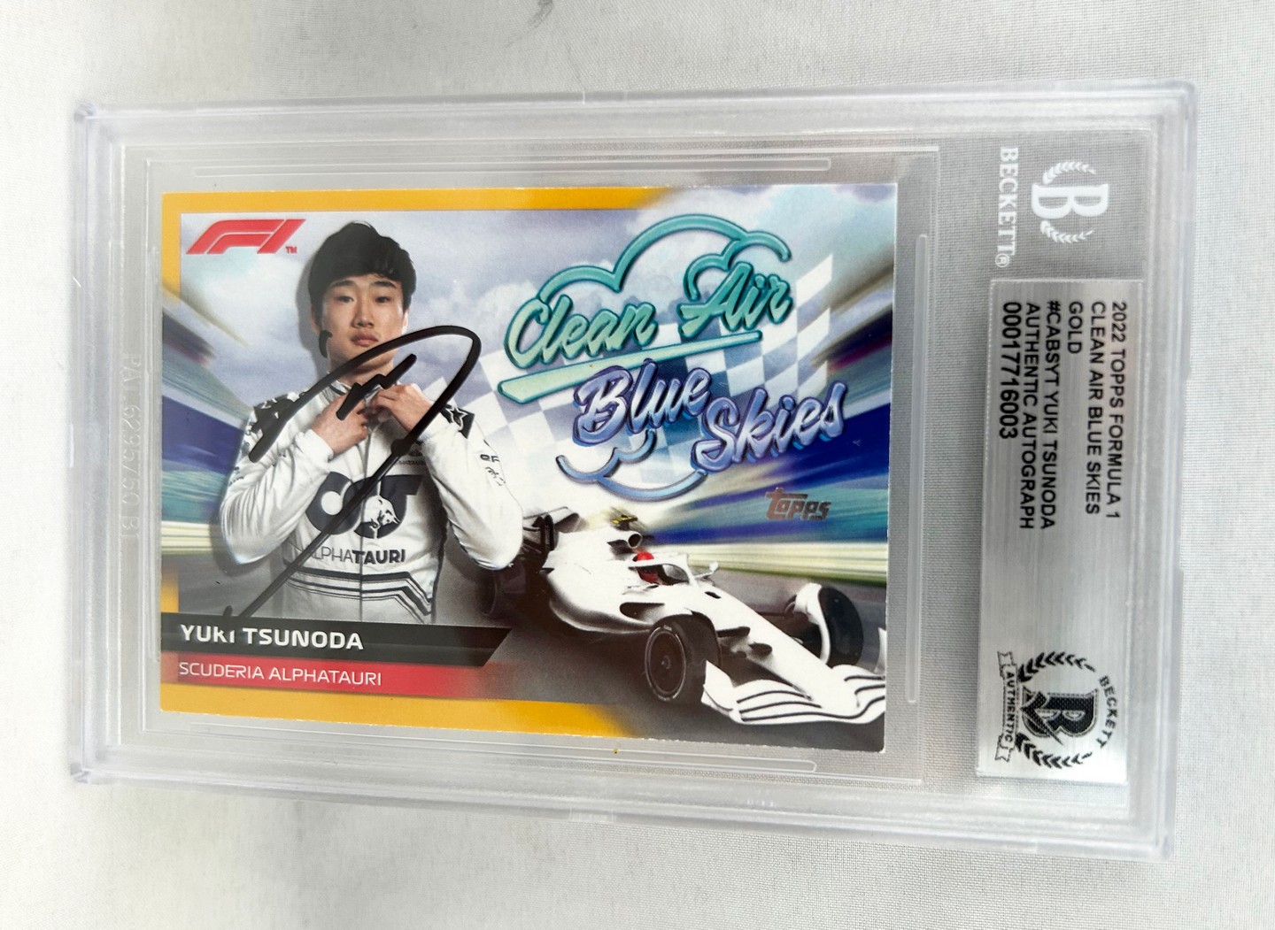 Yuki Tsunoda Signed Card 2022 Topps Gold #CABSYT F1 Alpha Tauri Beckett BAS