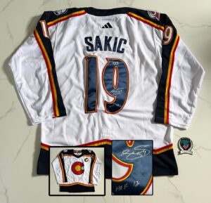 Joe Sakic Signed Jersey Colorado Avalanche Beckett BAS 2