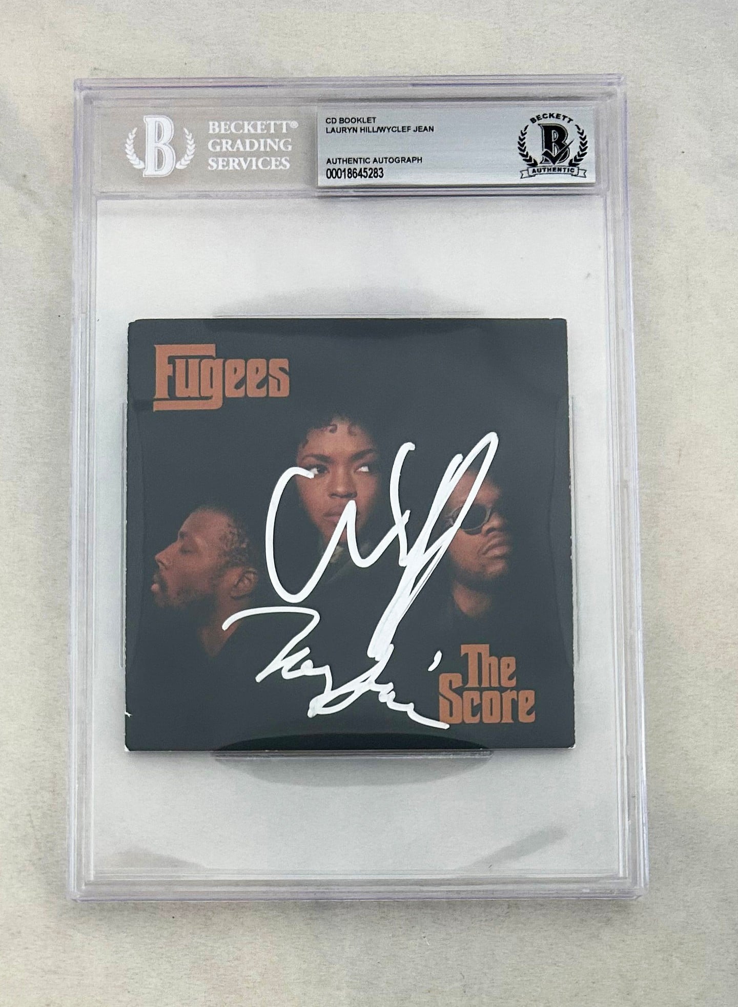 The Fugees Signed CD Cover Lauryn Hill Wyclef Jean The Score Beckett BAS