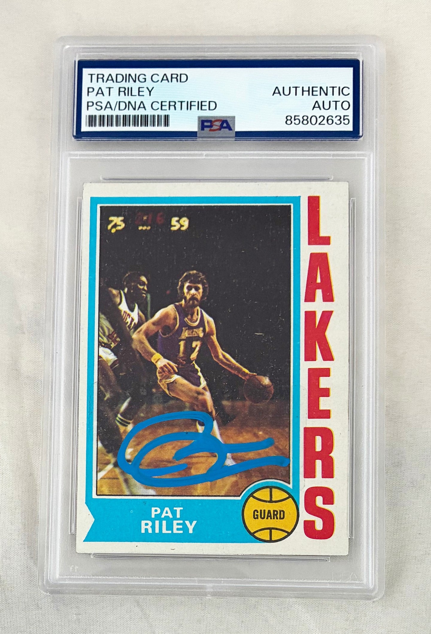 Pat Riley Signed Card 1974 TOPPS #31 PSA/DNA