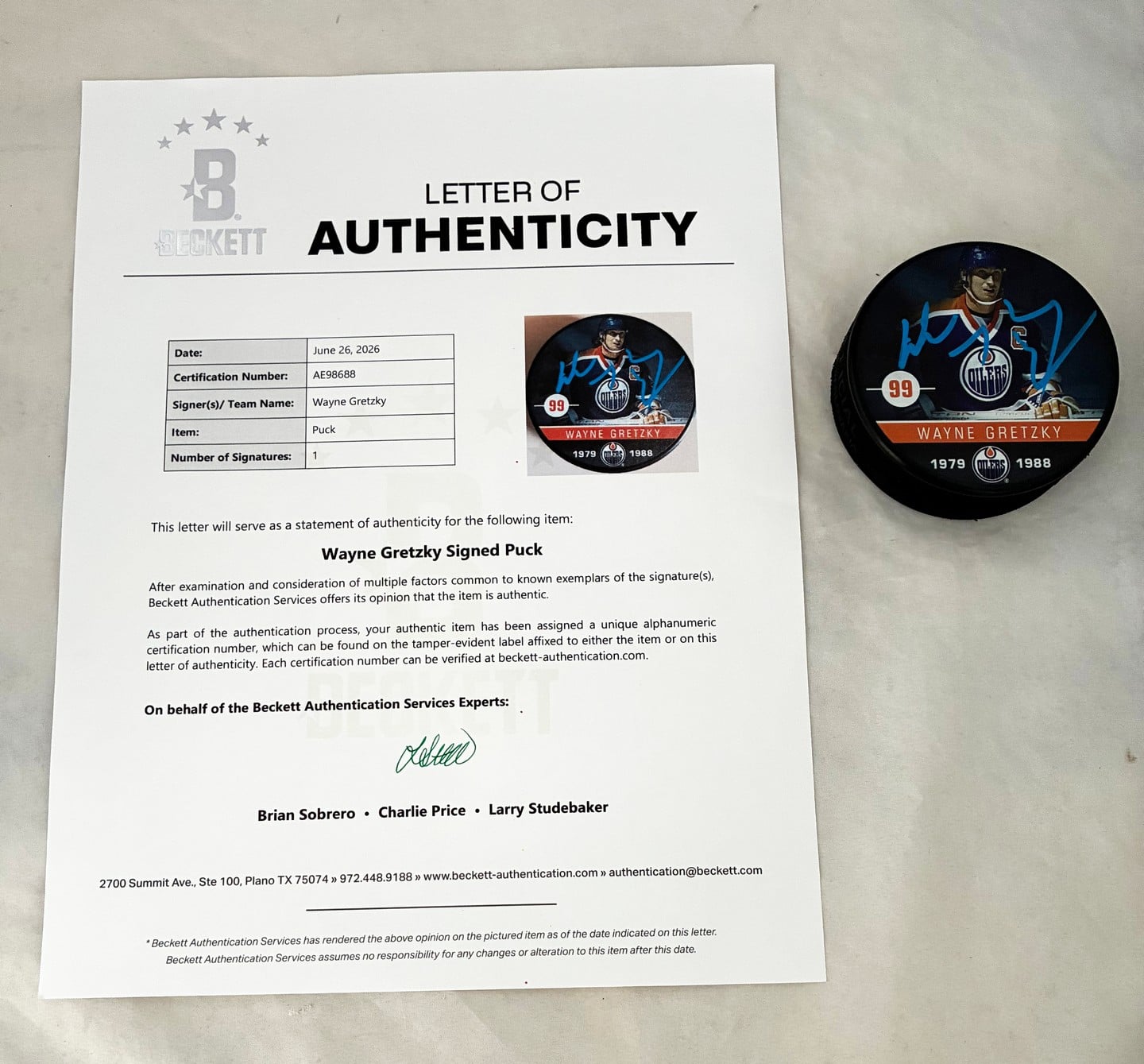 Wayne Gretzky Signed Hockey Puck HOF Career BAS 1