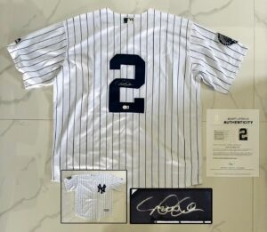Derek Jeter Signed Jersey New York Yankees Beckett BAS